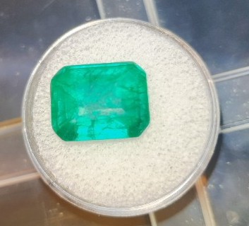 Emerald  Valuation Report 127318, 12.00 cts.