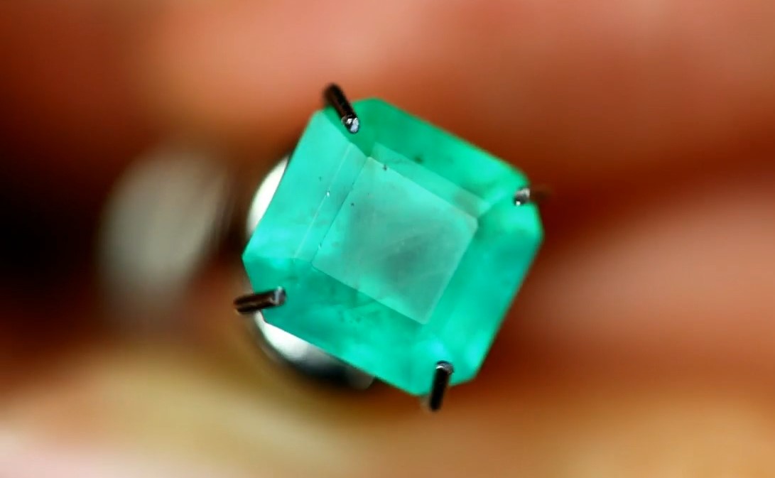 Emerald  Valuation Report 133112, 1.32 cts.